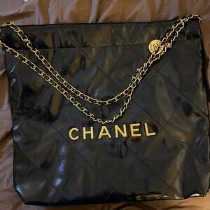 Source Unknown Black Quilted Shoulder Bag with Gold Chain